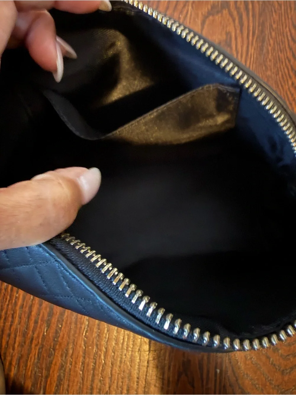 NWT! VIANEL NEW YORK Dome Dopp Kit with gold logo on the front.